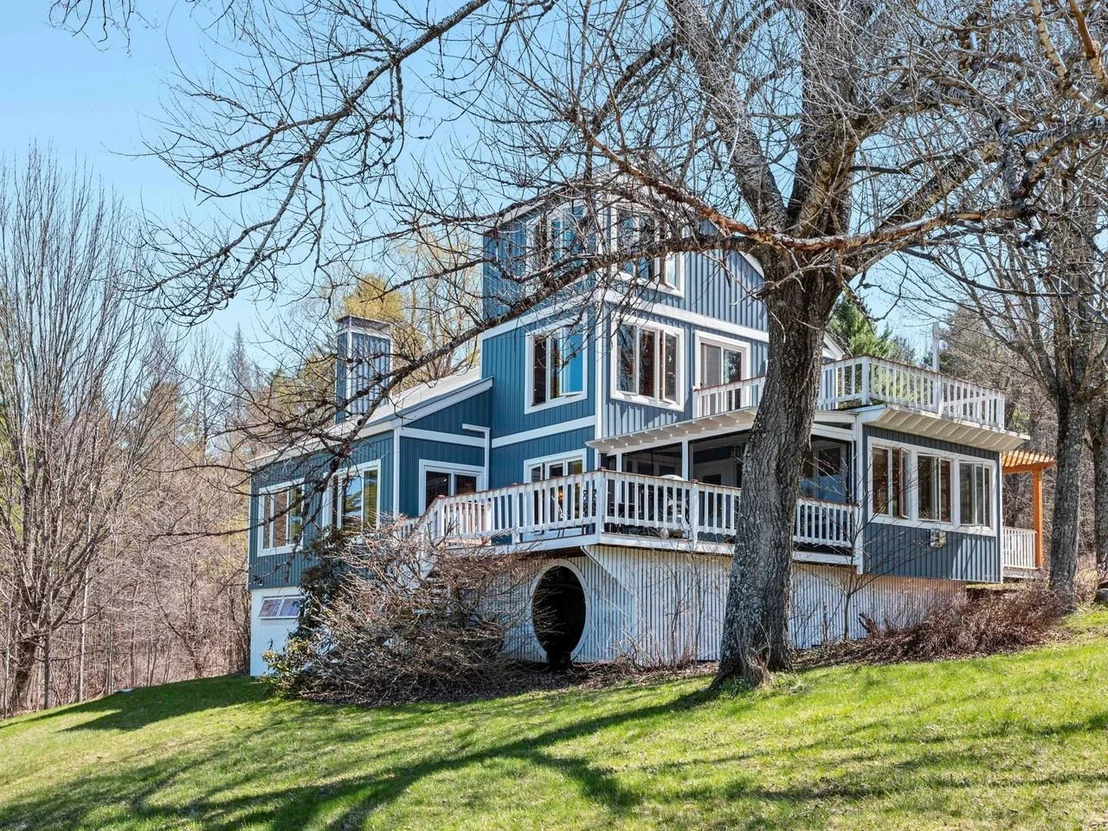 Photo of 2381 Middle