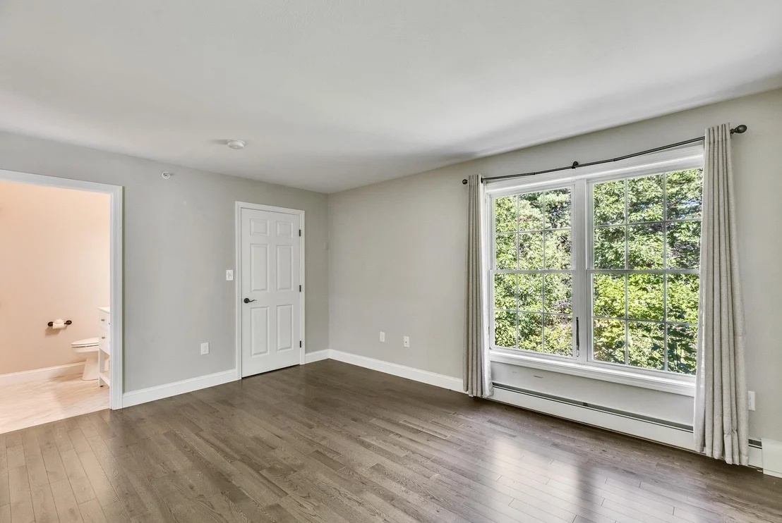 Photo of Unit 84 at 1465 Hooksett