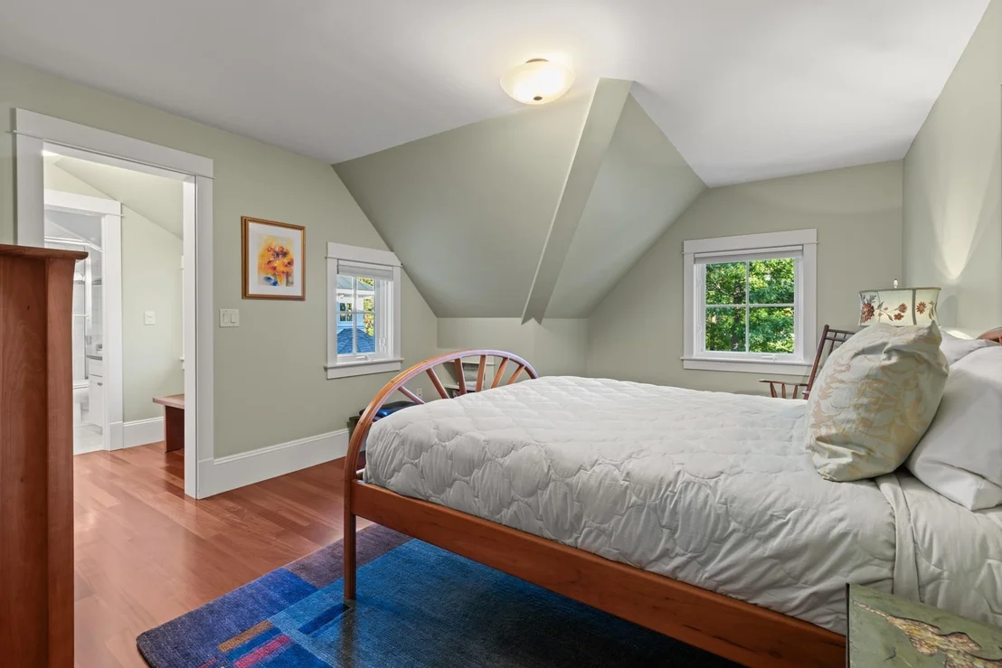 Photo of 24 WISTERIA