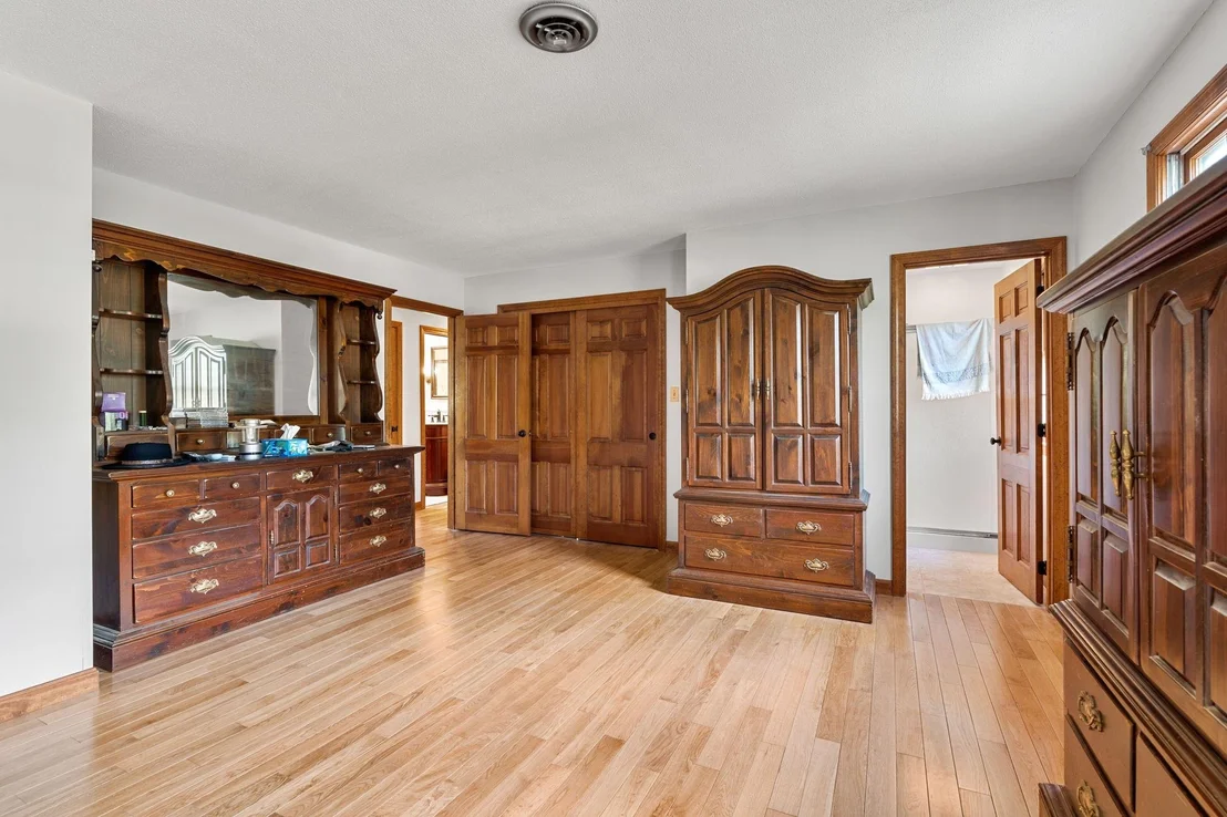 Photo of 34 Sharon