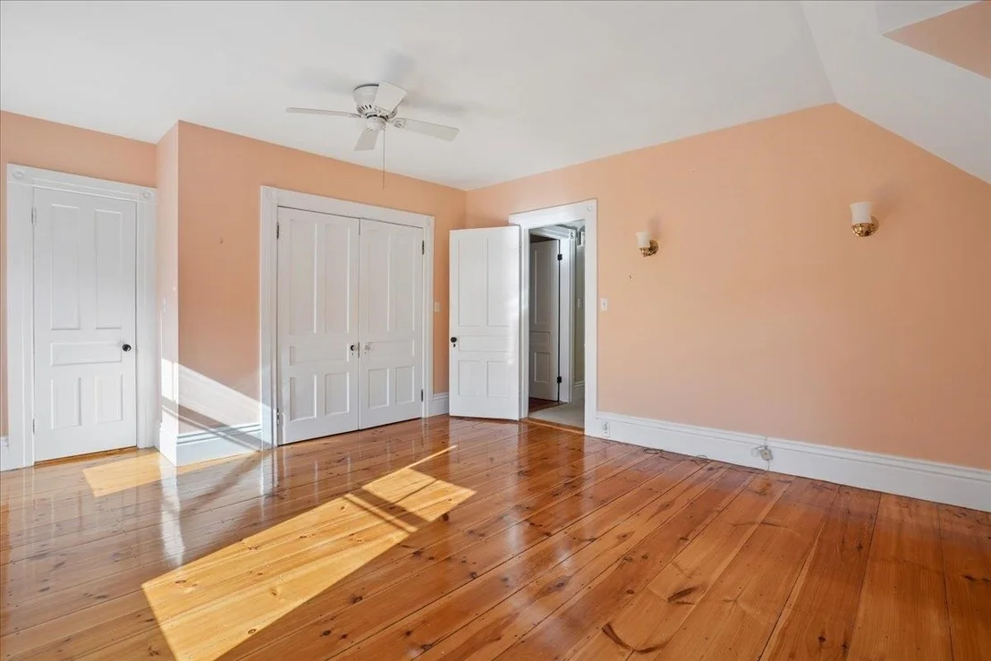 Photo of 12 Holt