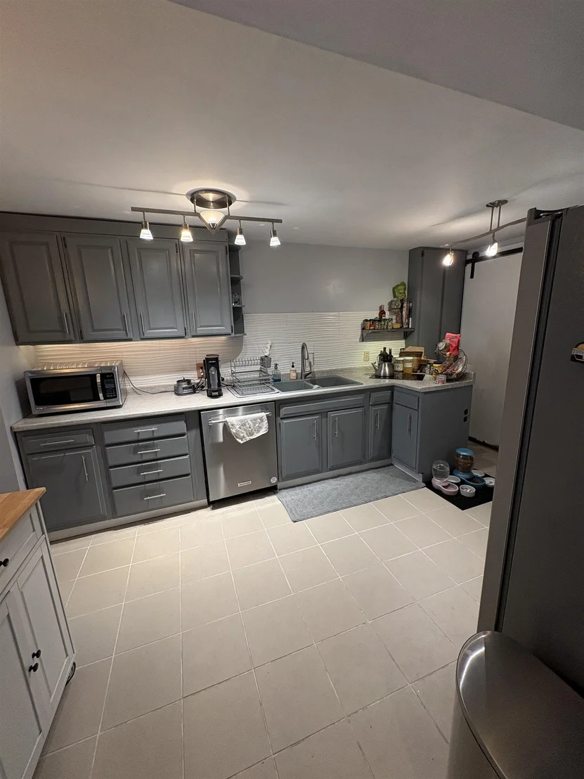 Photo of 1250 Braintree Hill