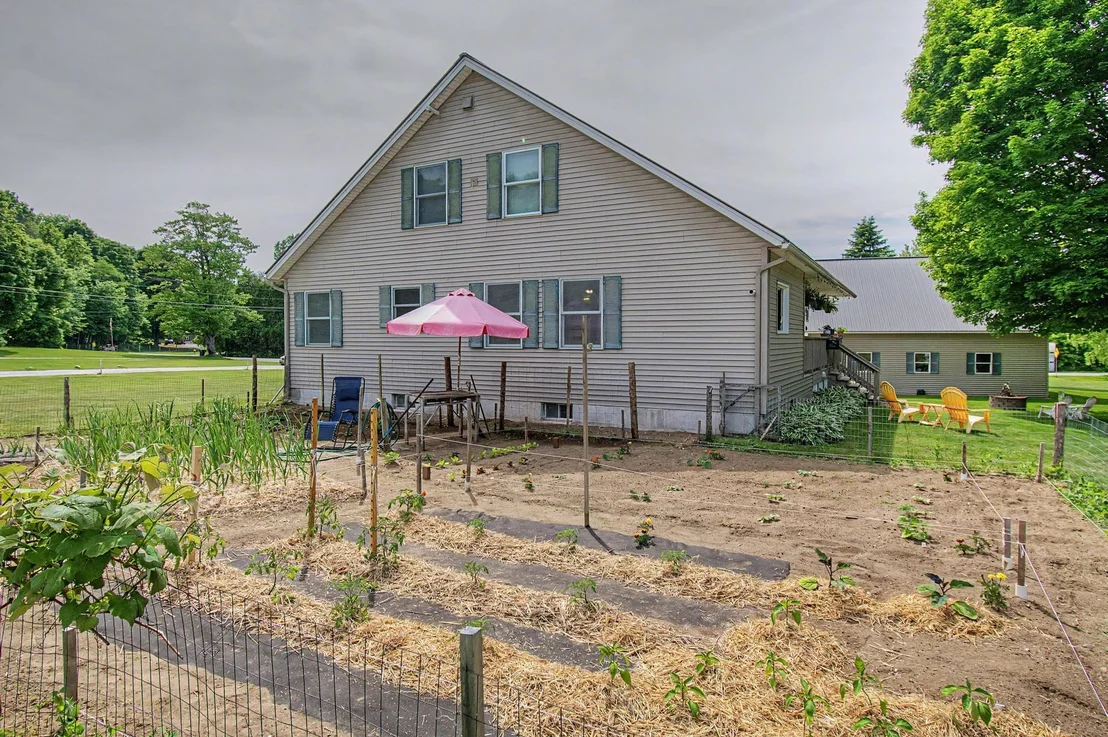 Photo of 2446 Carter Hill