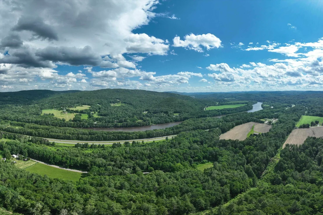 Photo of 225 River Road South