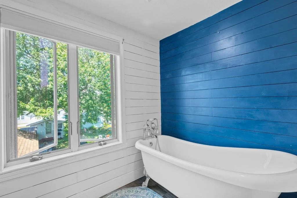Photo of Unit 5 at 989 Ocean