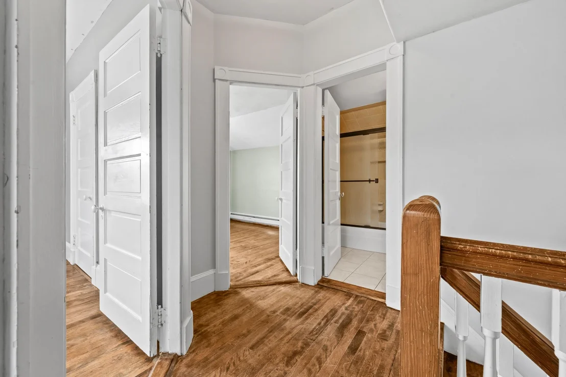 Photo of 2069 Riverside
