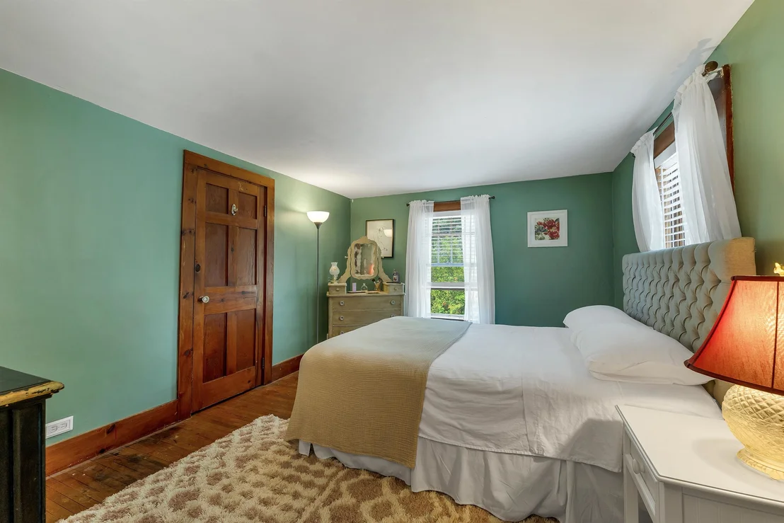 Photo of 652 West Side