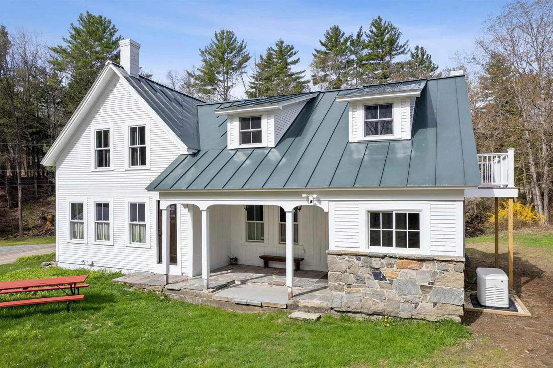 Photo of 366 Knapp Pond