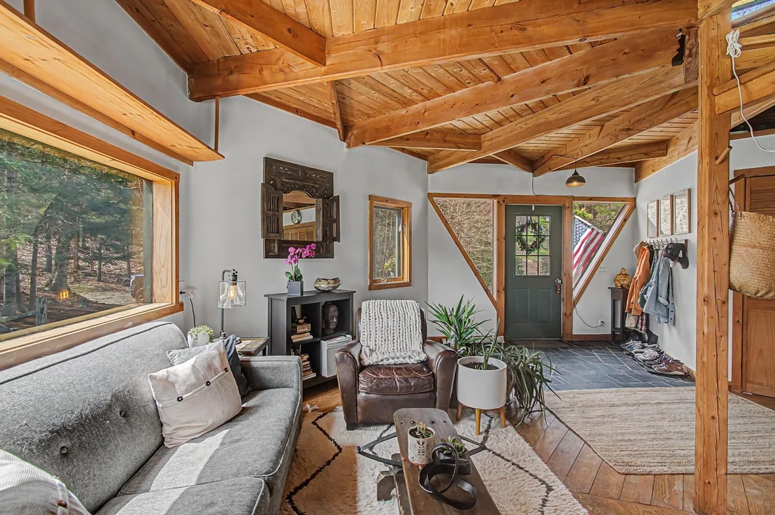 Photo of 2212 Symonds Mill