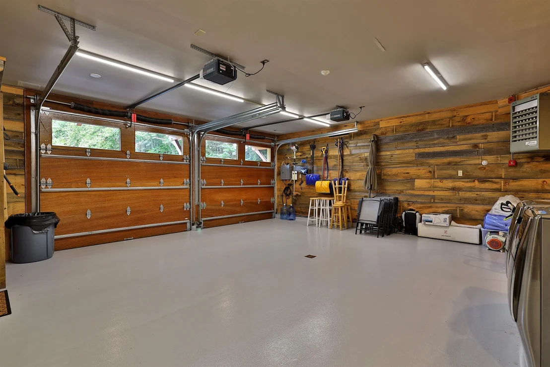 Photo of 426 Roaring Brook