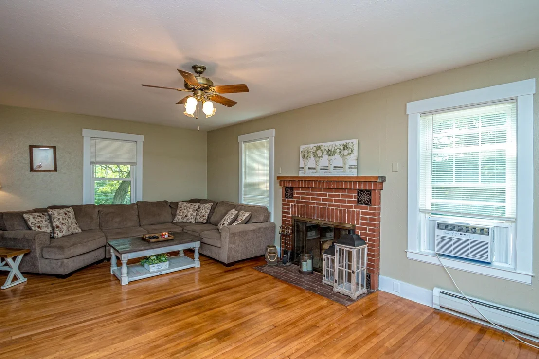 Photo of 140 Middle