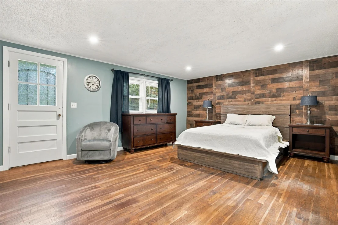 Photo of 13 Rowell