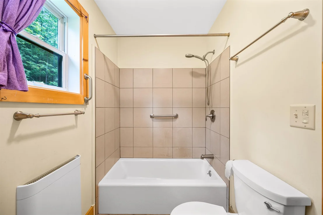 Photo of 228 Guyette