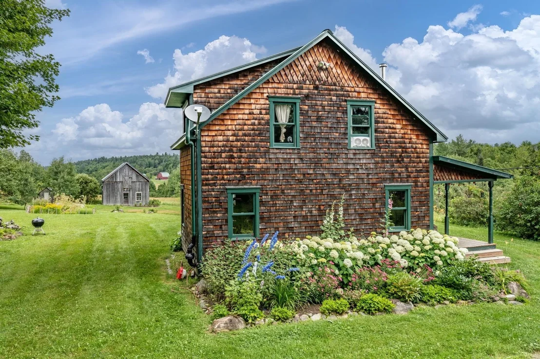 Photo of 1076 Brown Hill