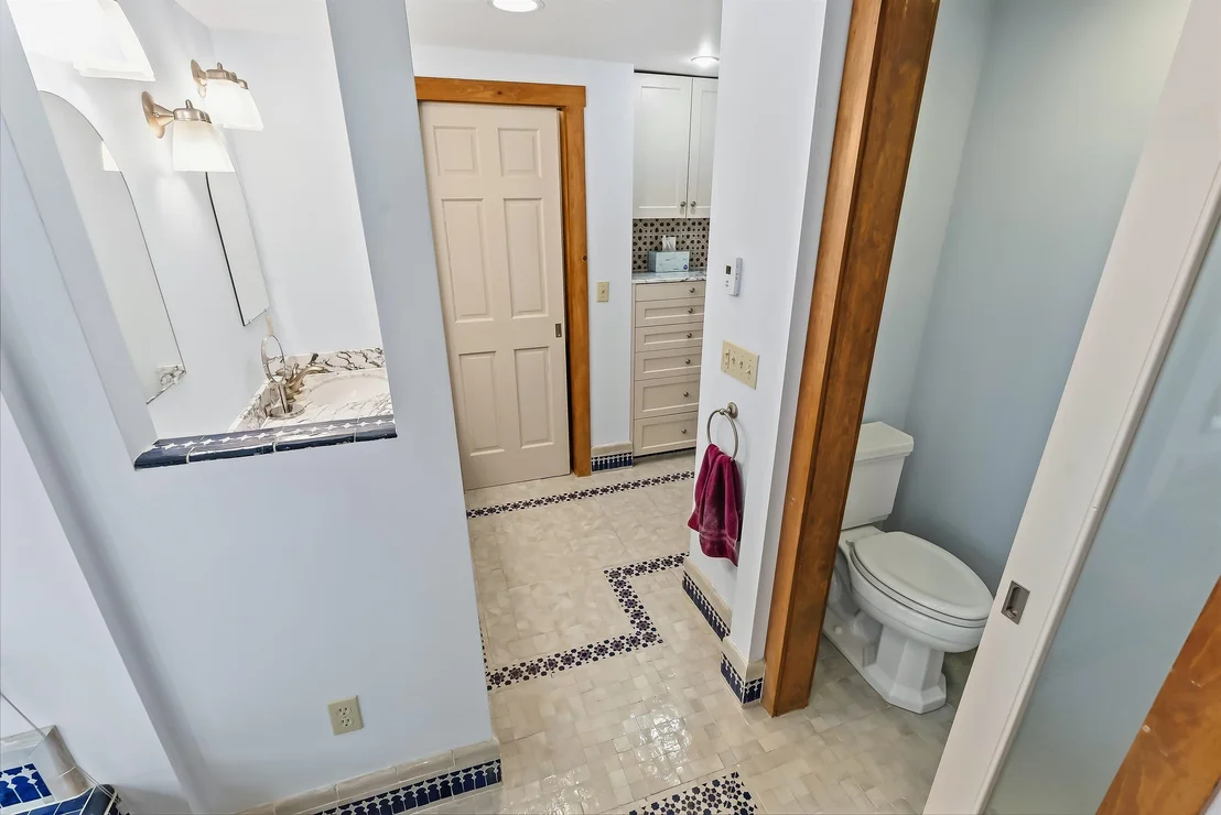 Photo of 1087 County