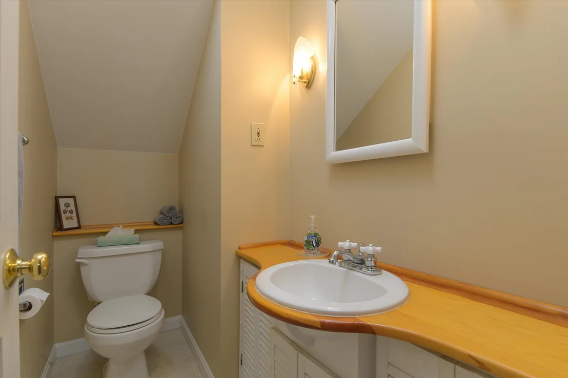Photo of 2291 Bronson