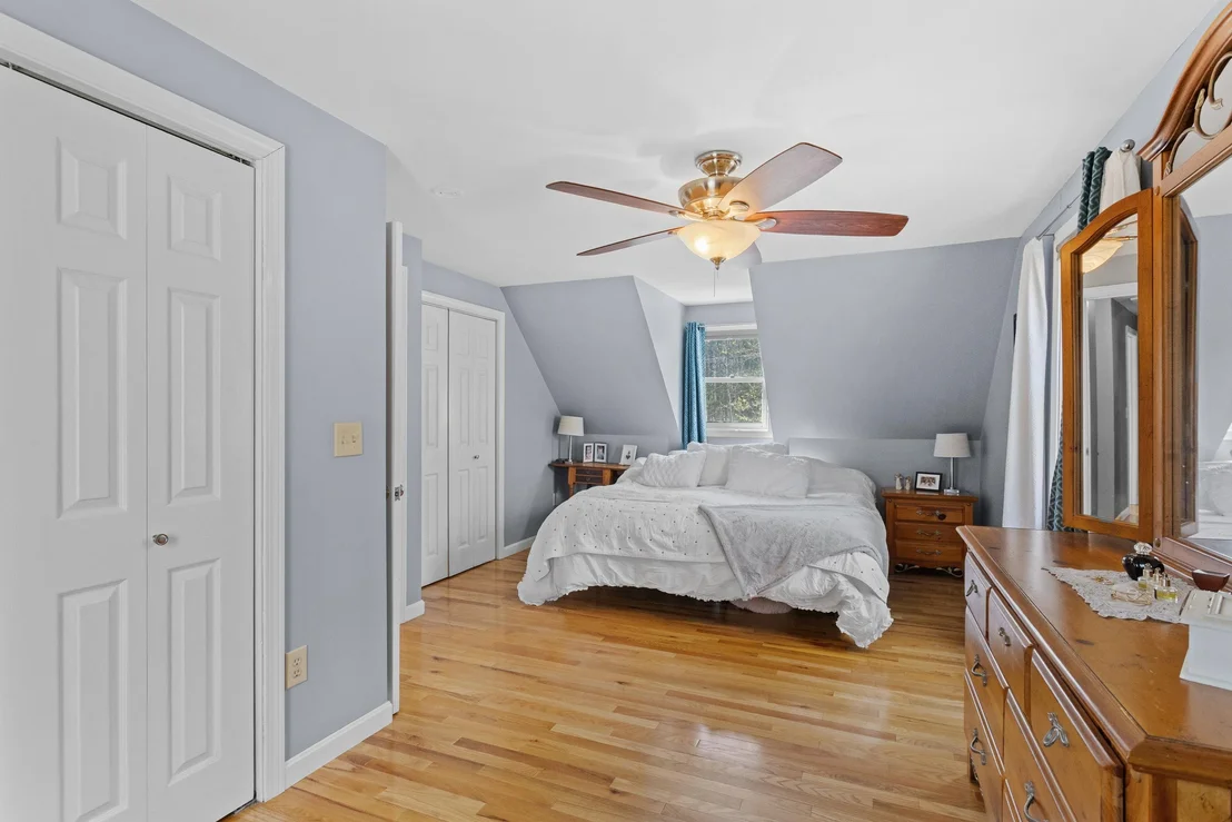 Photo of 345 Davison