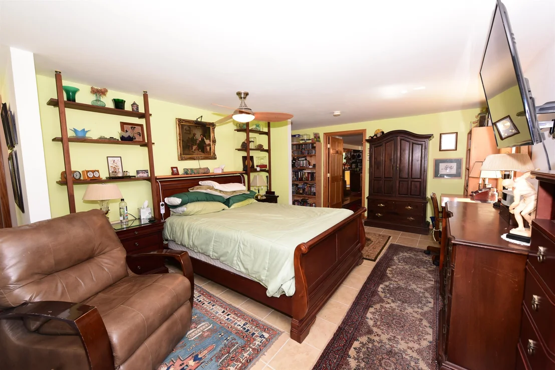 Photo of 23 Acorn