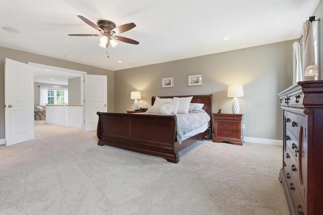 Photo of 28 Lamplighter