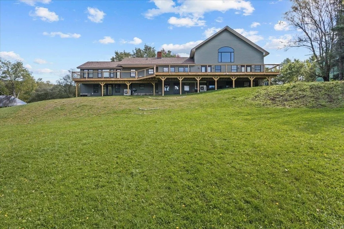 Photo of 898 Gonyeau