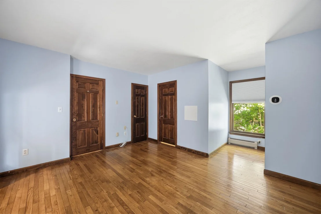 Photo of 135 Lower Straw