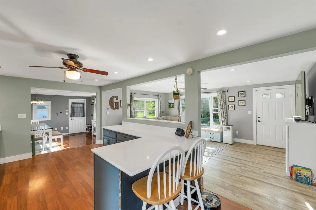 Photo of 6 Emerson