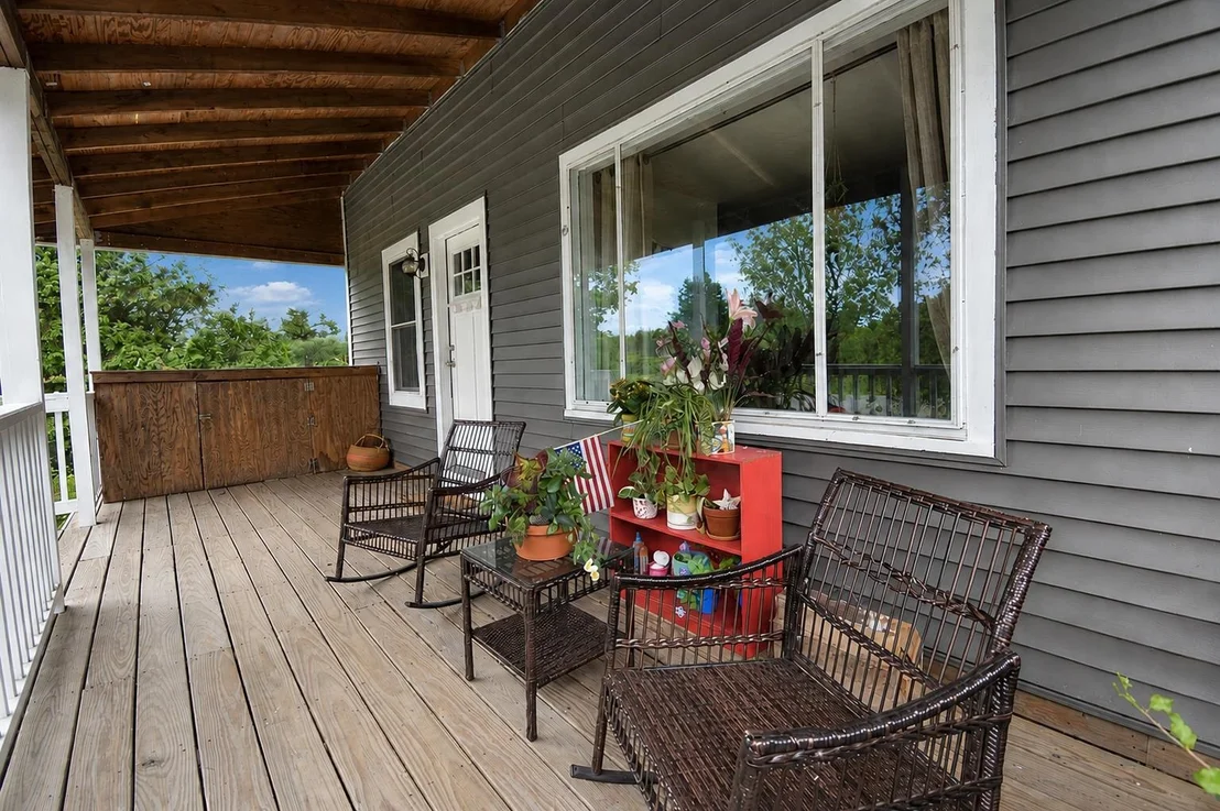 Photo of 2835 Mountain View