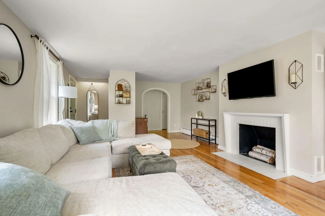 Photo of 352 East