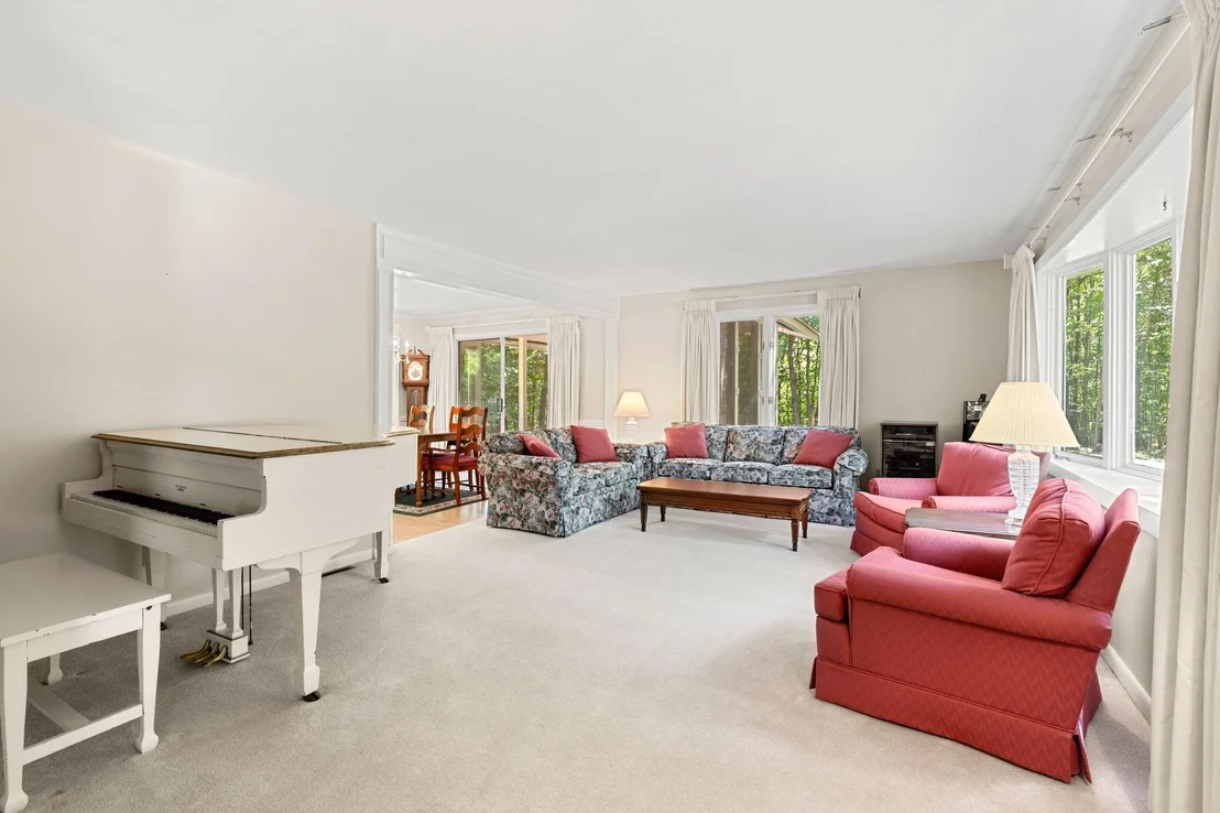 Photo of 84 Stinson