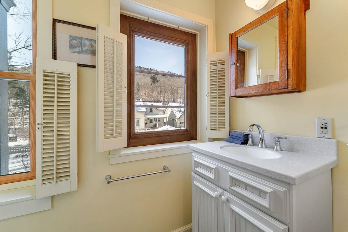Photo of 565 Main