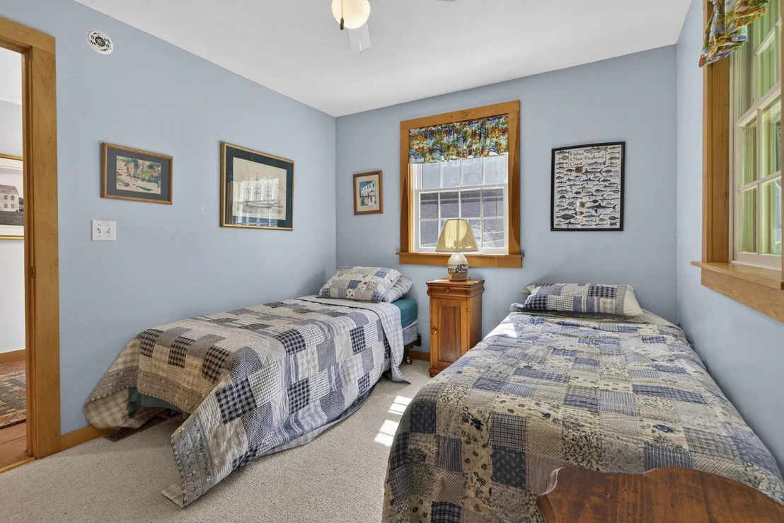 Photo of 2221 Valley