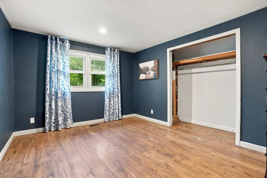 Photo of 13 Rowell