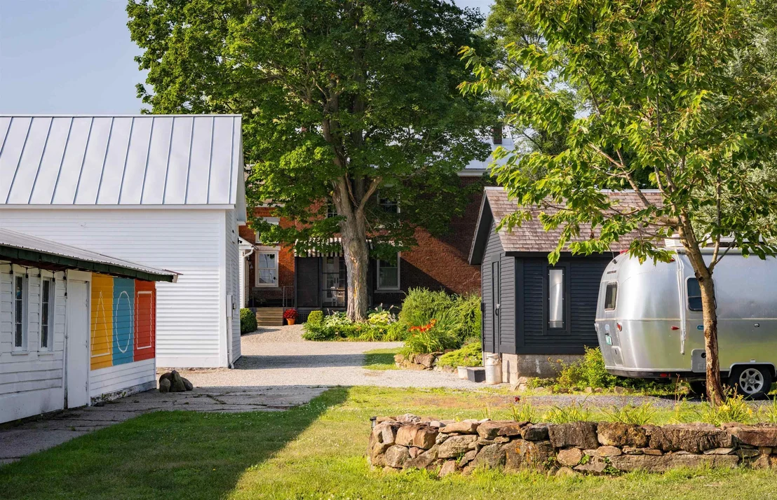 Photo of 888 Botsford