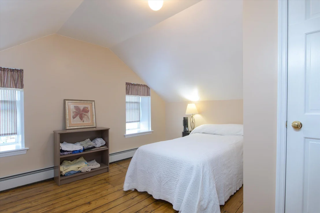 Photo of 2291 Bronson
