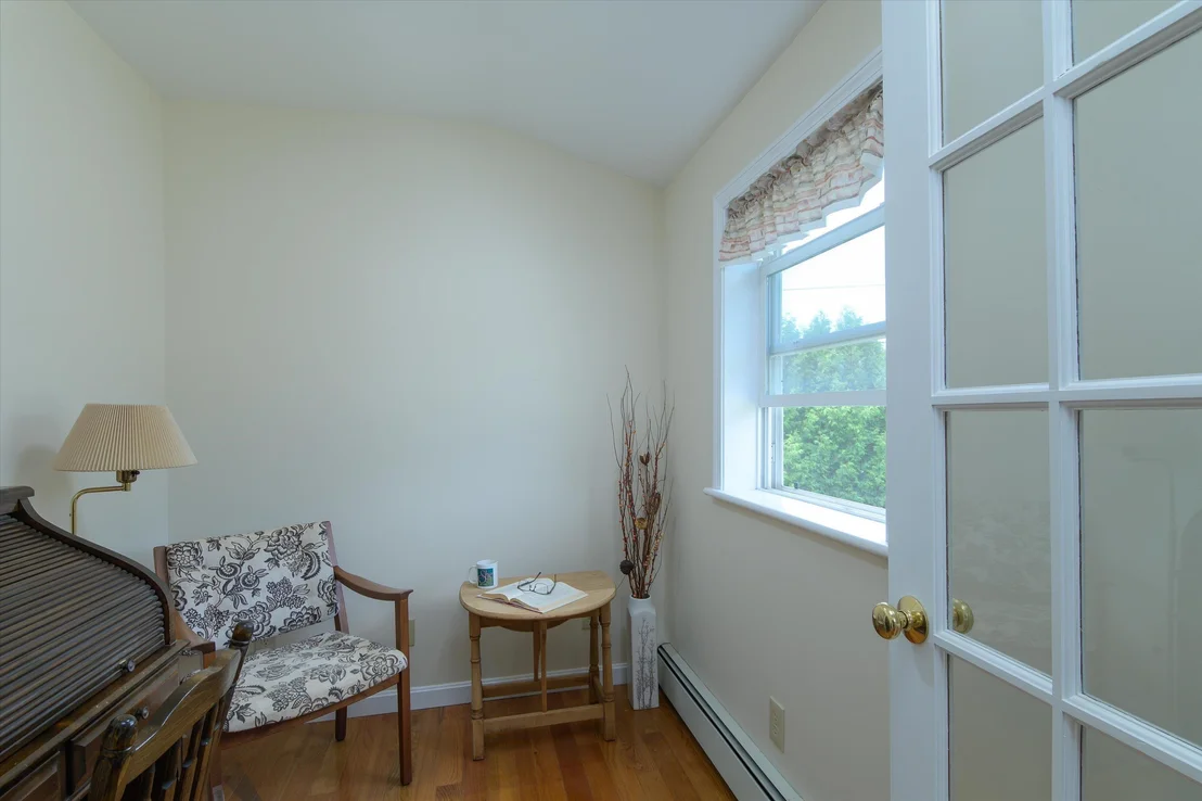 Photo of 2291 Bronson