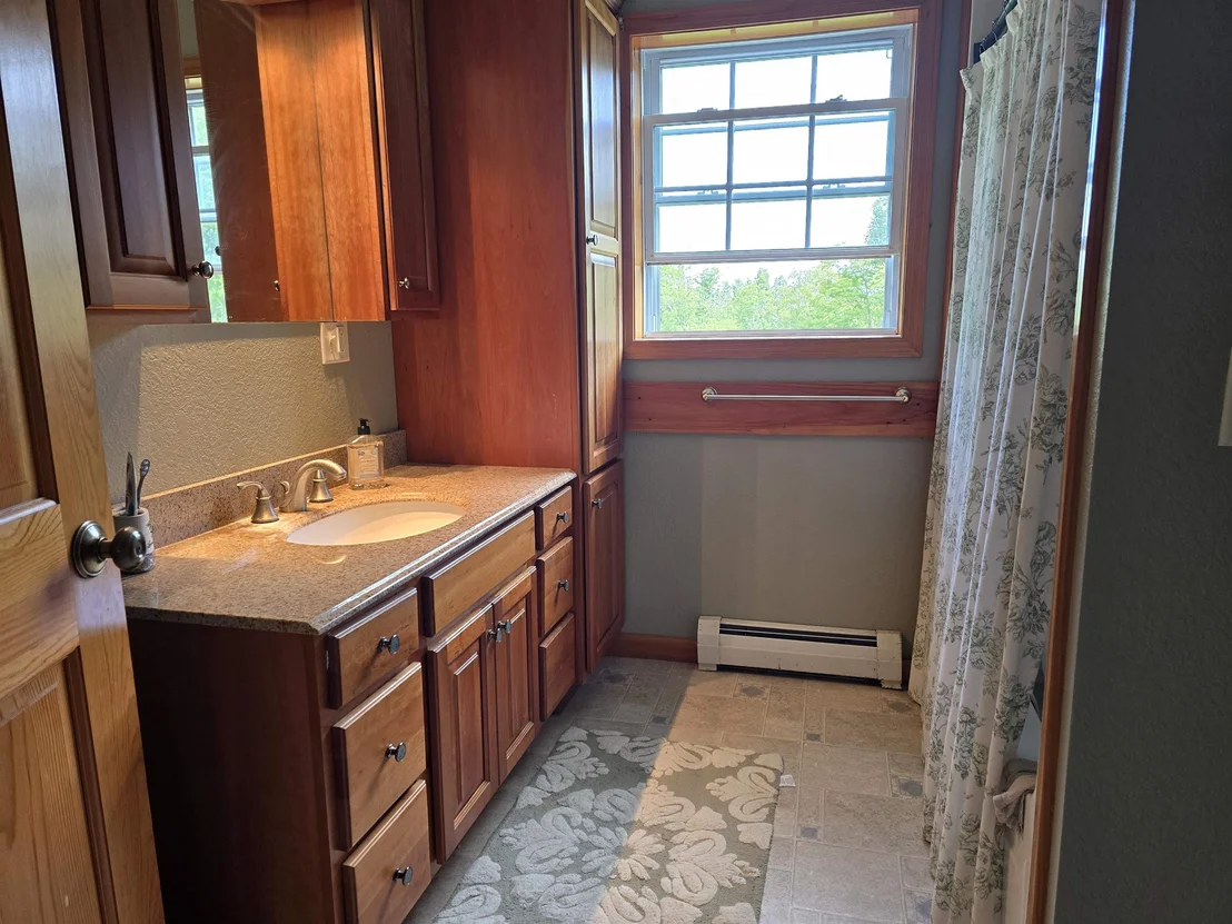 Photo of 892 Burton Hill