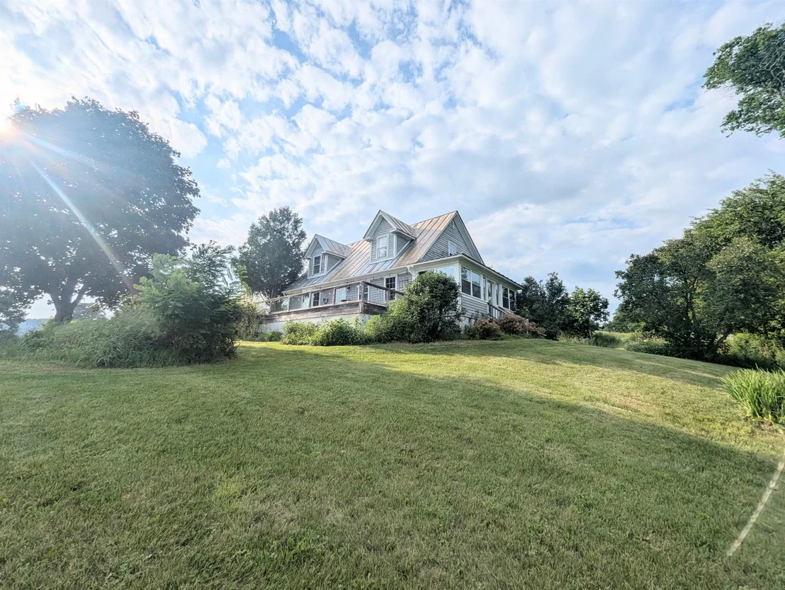 Photo of 3954 West Barnet