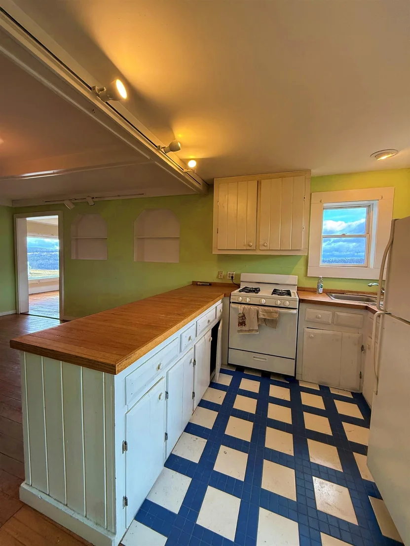 Photo of 2570 Maple Hill