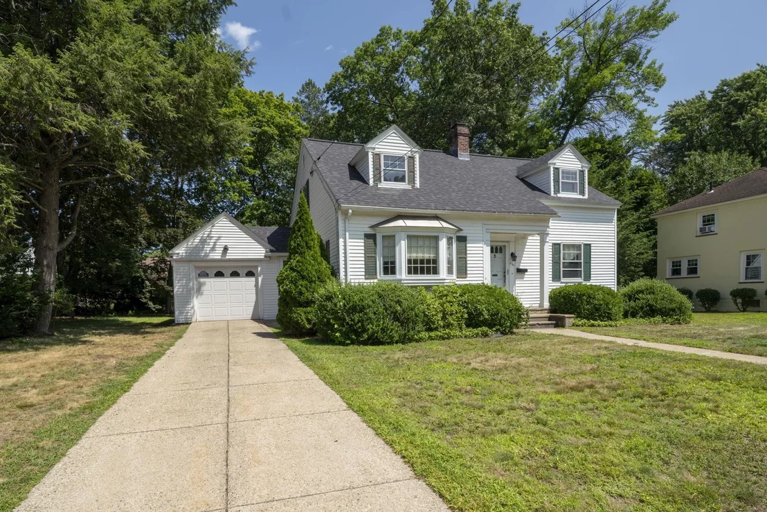 Photo of 831 Maple