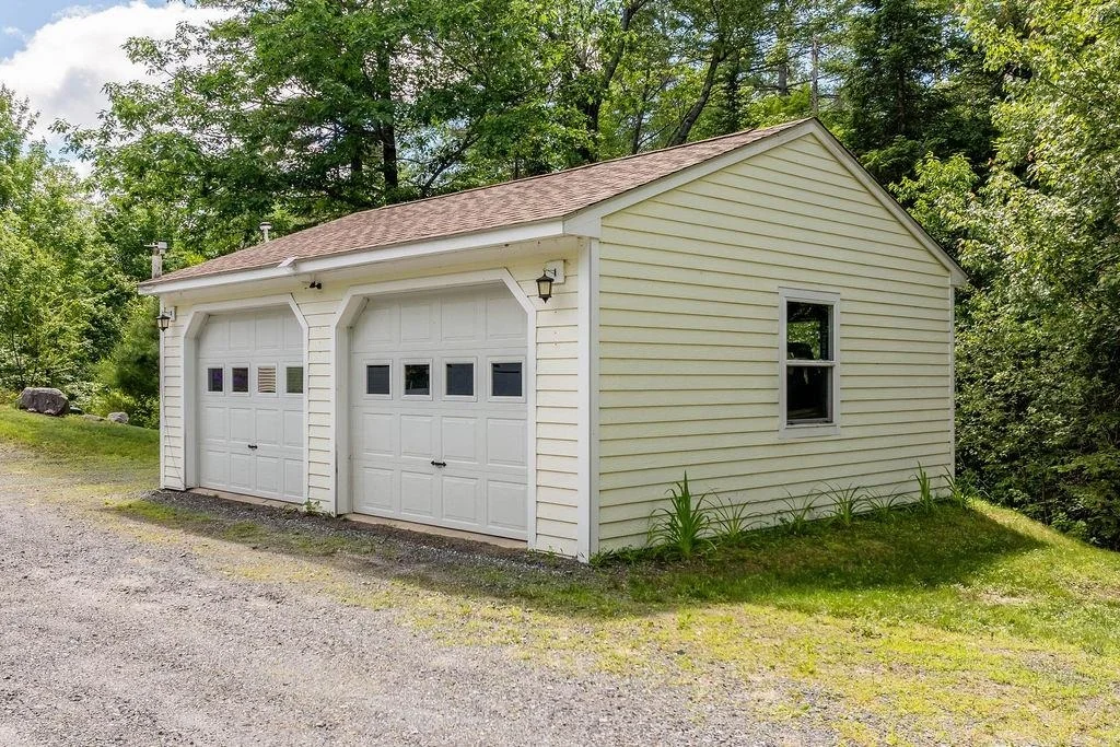 Photo of 3877 Main
