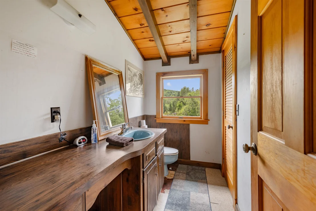 Photo of 44 Dubeau