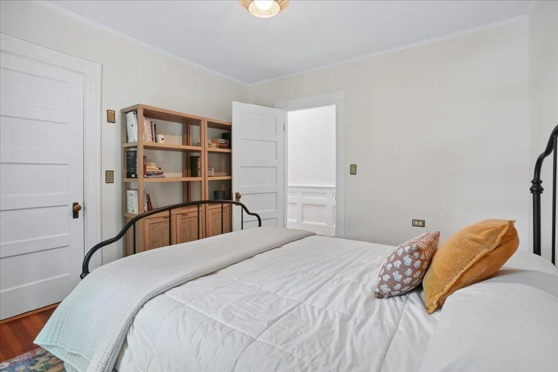 Photo of 102 East Broadway