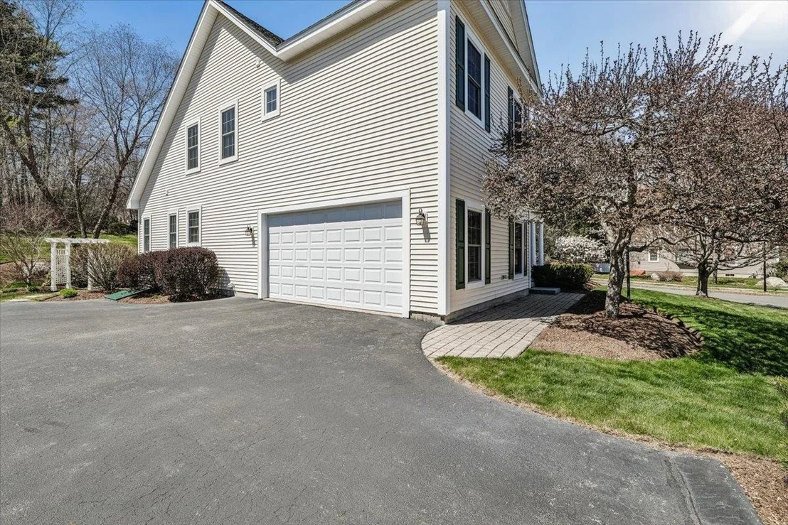 Photo of 32 White Pine