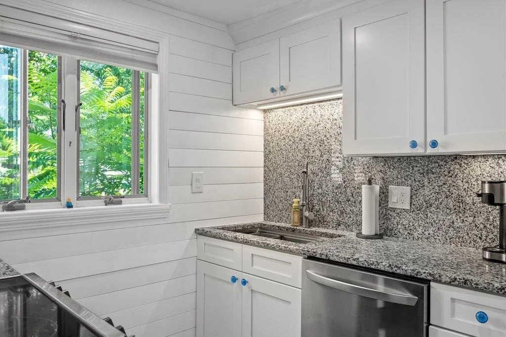 Photo of Unit 5 at 989 Ocean