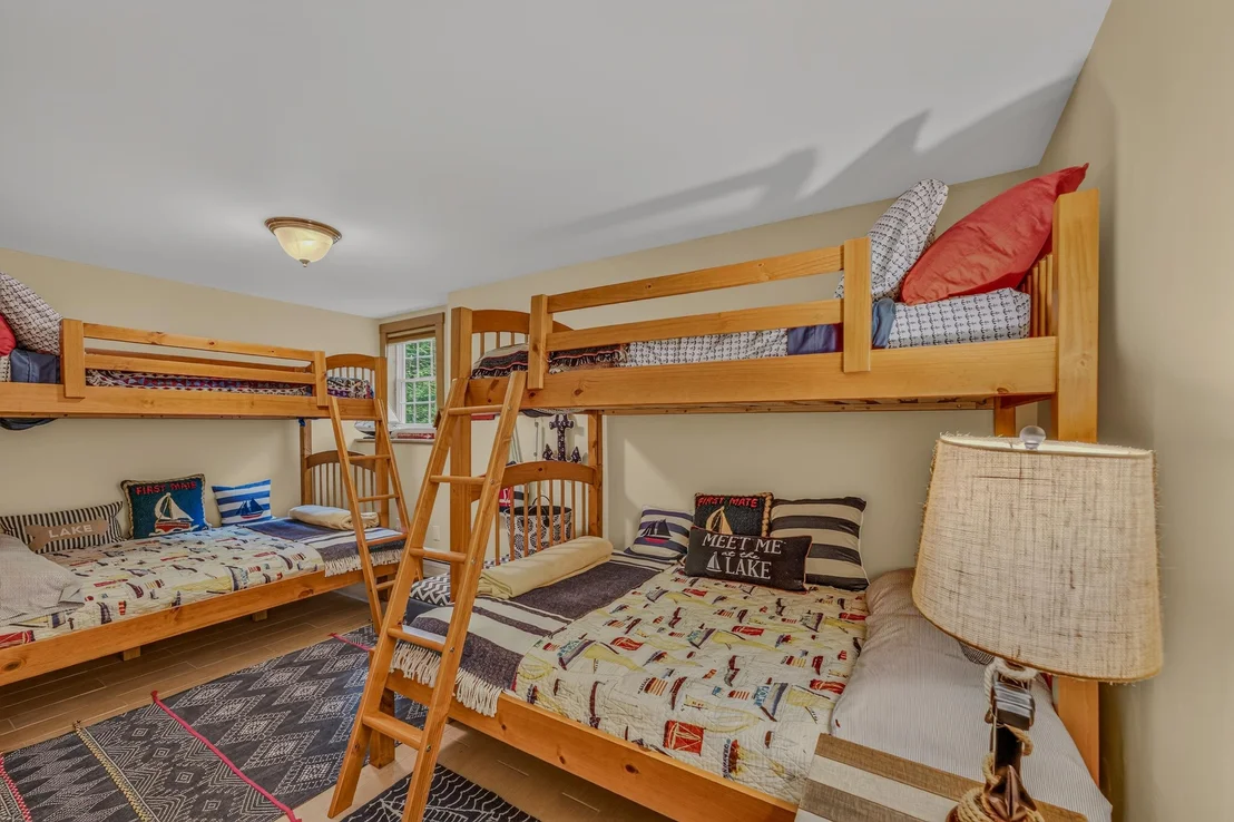 Photo of 32 Stoney Brook