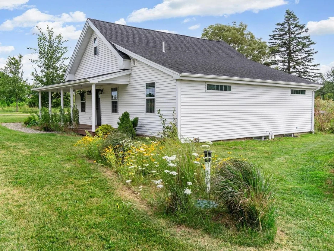 Photo of 3687 Oak Hill