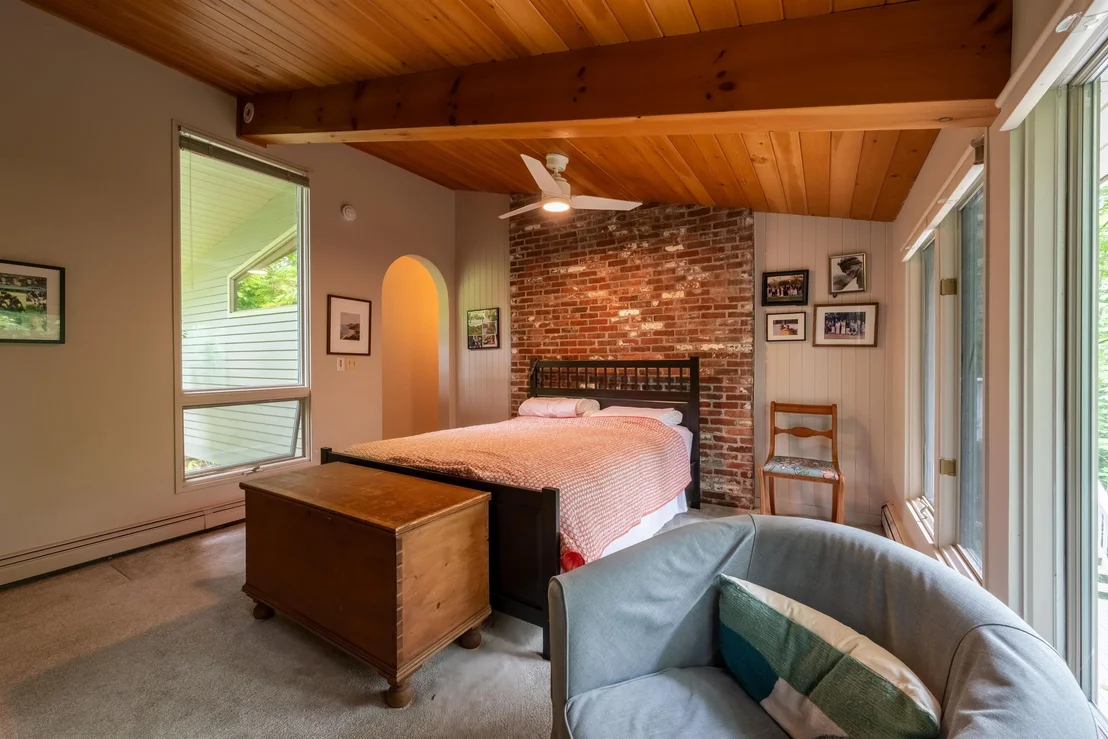 Photo of 477 Morgan