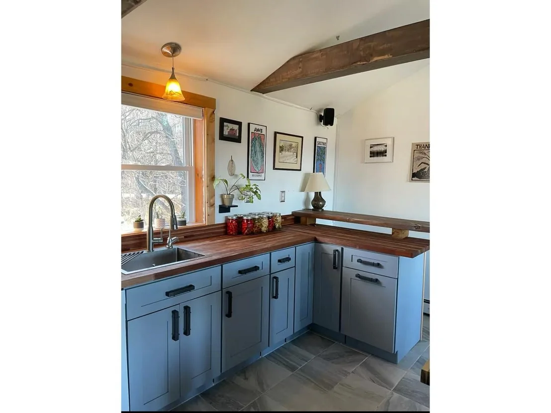 Photo of 2882 Perley