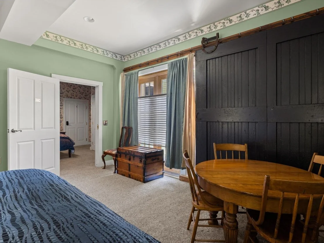 Photo of 5347 Shelburne