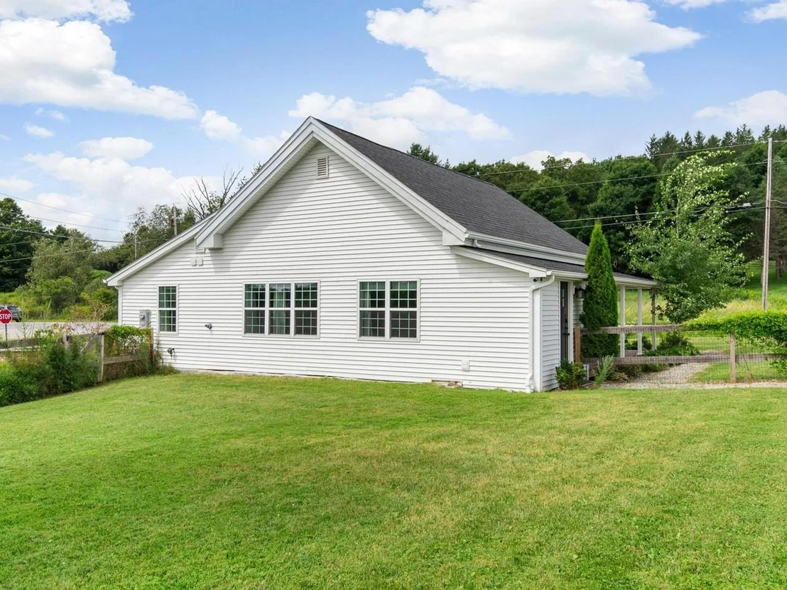Photo of 3687 Oak Hill